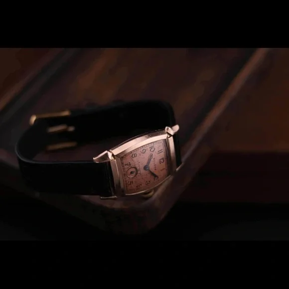 1940s Bulova Lieutenant
14k Rose Gold-Filled Tonneau/Barrel Case Mechanical - Picture 7 of 9